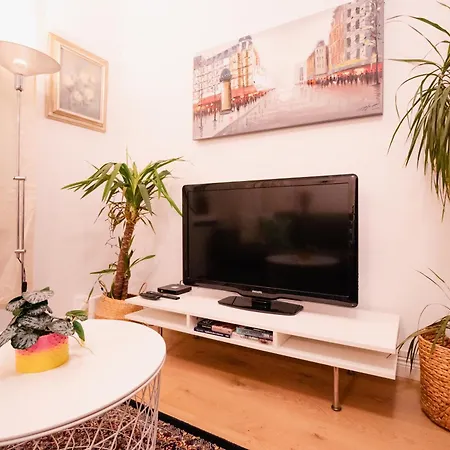 Apartman Lovely Flat In The Heart Of